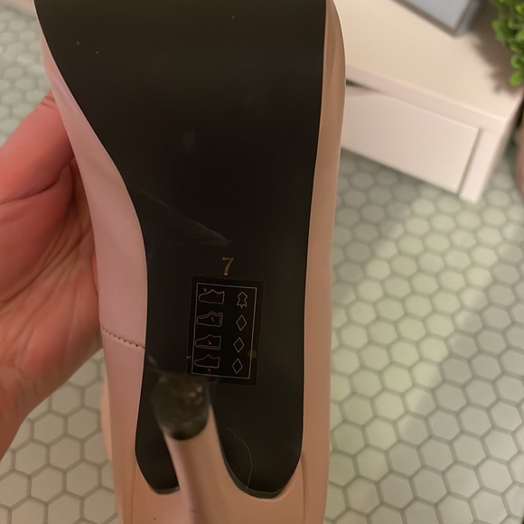 Le Château Nude Heels - Picture 3 of 3